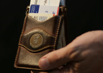 Top Things And Additional Tips To Choose The Best Front Pocket Wallet 